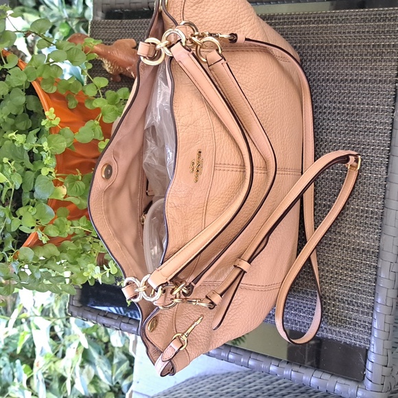 Coach Kelsey Cream Soft Leathet Satchel, Shoulder or Crossbody GUC - Picture 3 of 10